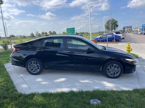 2025 Hyundai ELANTRA HEV Blue