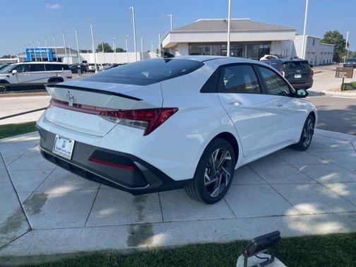 2025 Hyundai ELANTRA HEV SEL
