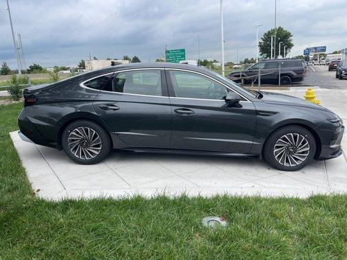 2025 Hyundai SONATA Hybrid Limited
