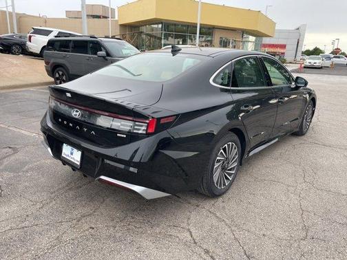 2025 Hyundai SONATA Hybrid Limited