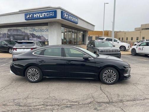 2025 Hyundai SONATA Hybrid Limited