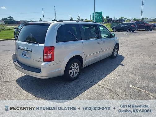 2010 Chrysler Town & Country Touring