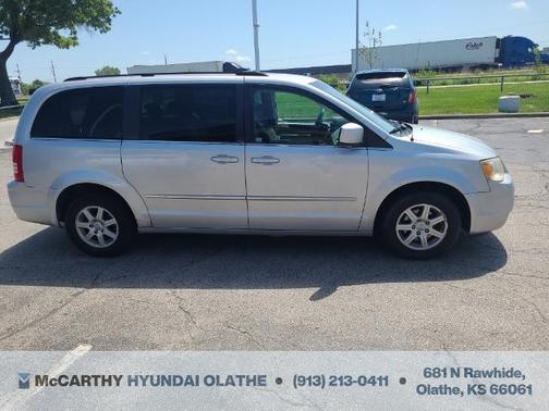 2010 Chrysler Town & Country Touring