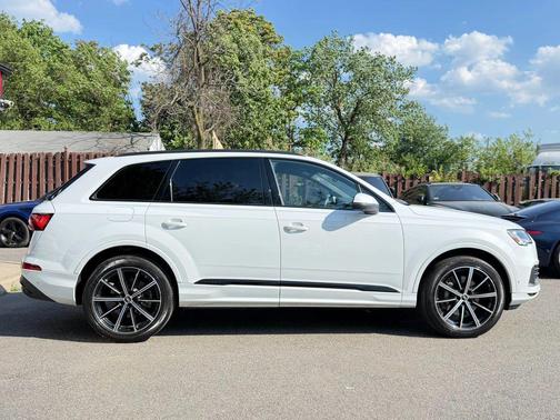 Glacier White Metallic 2022 Audi Q7 55 Premium Plus