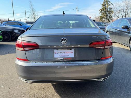 2022 Volkswagen Passat 2.0T SE