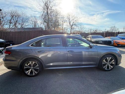 2022 Volkswagen Passat 2.0T SE