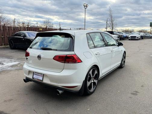 2017 Volkswagen Golf GTI 2.0T SE 4-Door