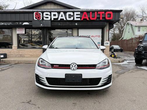 2017 Volkswagen Golf GTI 2.0T SE 4-Door