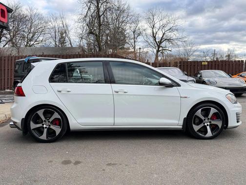 2017 Volkswagen Golf GTI 2.0T SE 4-Door