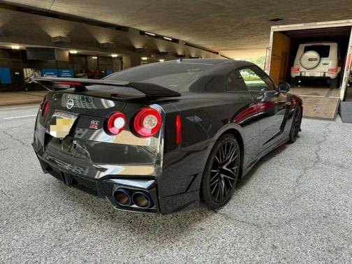 2024 Nissan GT-R Premium Dual-clutch 6-Speed Transmission