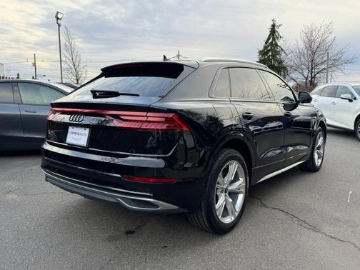 Mythos Black Metallic 2022 Audi Q8 55 Premium