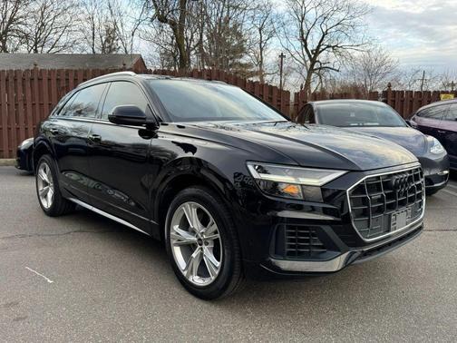 Mythos Black Metallic 2022 Audi Q8 55 Premium