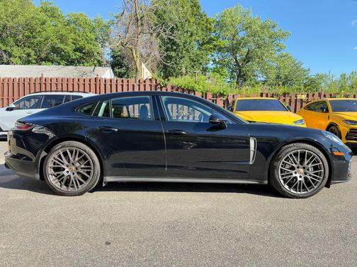 2023 Porsche Panamera 4 Platinum Edition