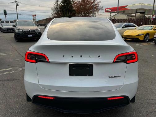 2023 Tesla Model Y Long Range Sport Utility 4D