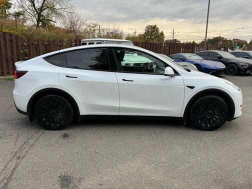 2023 Tesla Model Y Long Range Sport Utility 4D