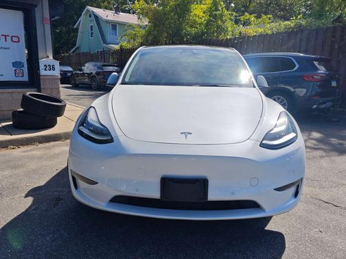 2022 Tesla Model Y Long Range Dual Motor All-Wheel Drive