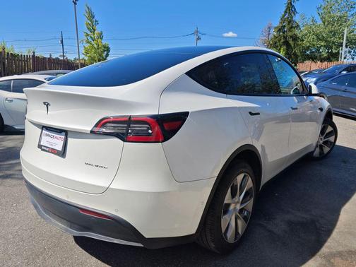2022 Tesla Model Y Long Range Dual Motor All-Wheel Drive