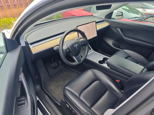 2022 Tesla Model Y Long Range Dual Motor All-Wheel Drive