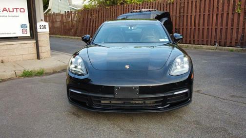2018 Porsche Panamera 4