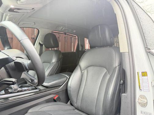 Glacier White Metallic 2022 Audi Q7 55 Prestige