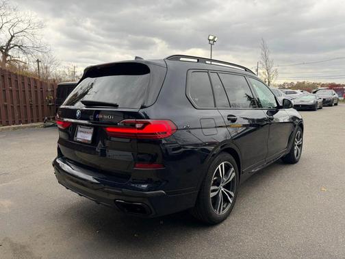 2022 BMW X7 M50i