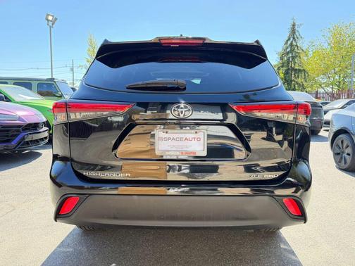Midnight Black Metallic 2021 Toyota Highlander XLE