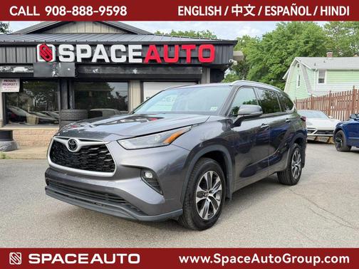Magnetic Gray Metallic 2022 Toyota Highlander XLE