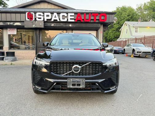 Onyx Black Metallic 2025 Volvo XC60 B5 Core