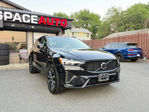 Onyx Black Metallic 2025 Volvo XC60 B5 Core
