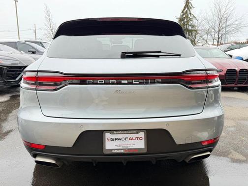 2021 Porsche Macan Sport Utility 4D