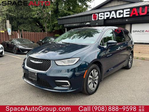 2022 Chrysler Pacifica Hybrid Touring L