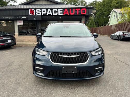 2022 Chrysler Pacifica Hybrid Touring L