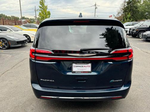 2022 Chrysler Pacifica Hybrid Touring L