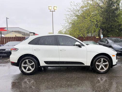 2021 Porsche Macan Macan Sport Edition