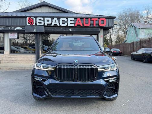 2022 BMW X7 M50i