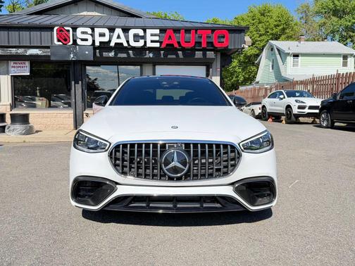 MANUFAKTUR Moonlight White Metallic 2024 Mercedes-Benz AMG S 63 E 4MATIC