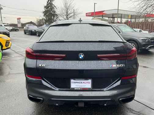 2022 BMW X6 M50i