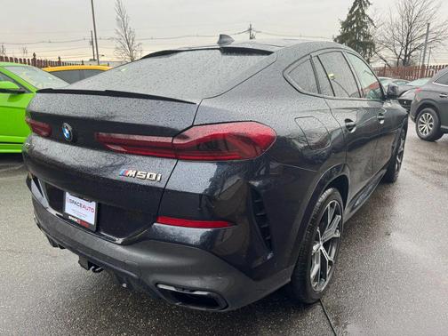 2022 BMW X6 M50i