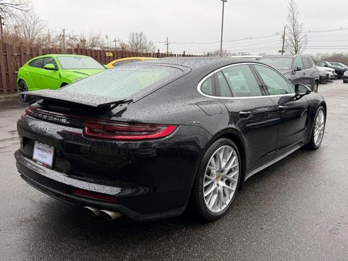 2018 Porsche Panamera 4S