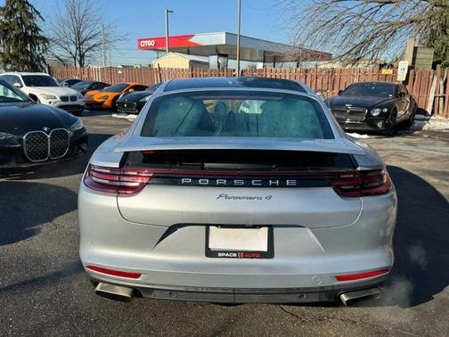 2018 Porsche Panamera 4