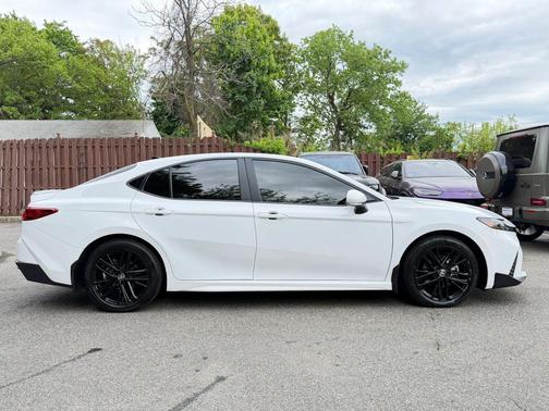 Ice Cap 2025 Toyota Camry SE