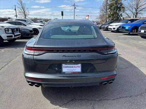 2022 Porsche Panamera 4S