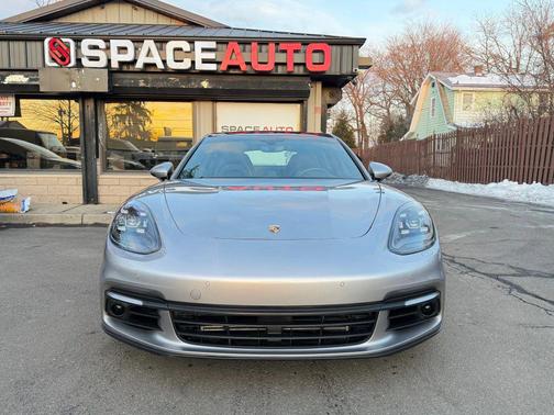2018 Porsche Panamera 4