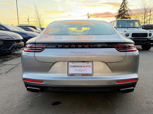 2018 Porsche Panamera 4