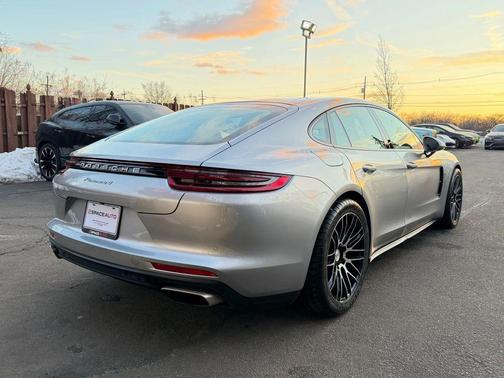 2018 Porsche Panamera 4