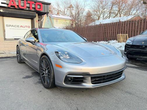 2018 Porsche Panamera 4