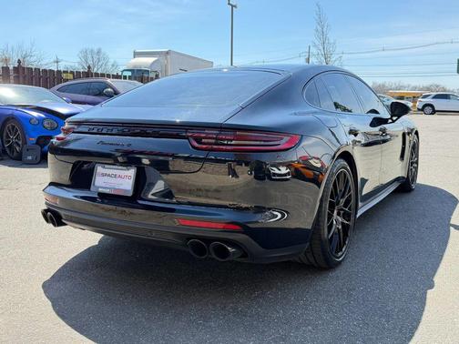 2018 Porsche Panamera 4