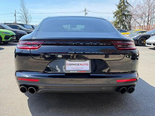 2018 Porsche Panamera 4