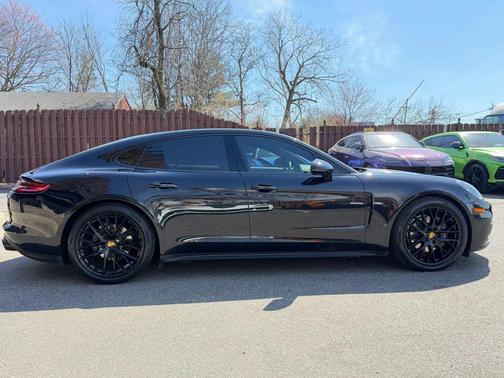 2018 Porsche Panamera 4