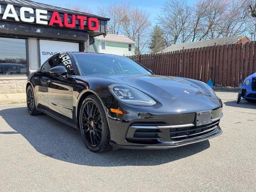 2018 Porsche Panamera 4